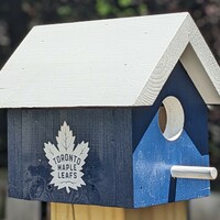Maple Leafs Bird House - Thumbnail 1