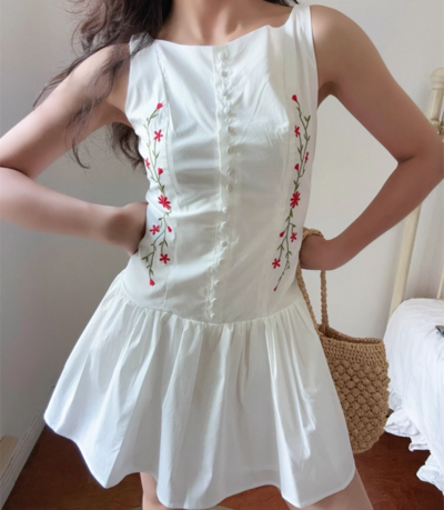 Fashionable and simple slim fit embroidered sleeveless front button dress