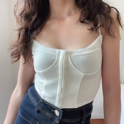 Buckled camisole vest waisted ultra short navel exposed knit top