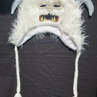 Bioworld fuzzy wampa beanie