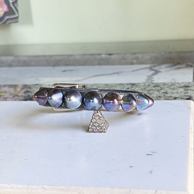 Narrow 1-row rainbow standard british stud wristband