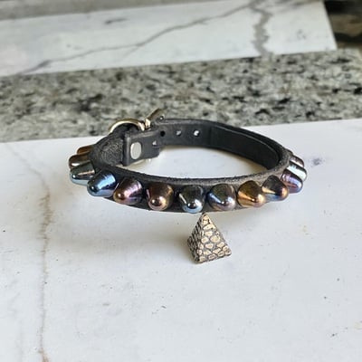 1-row rainbow short british stud black wristband