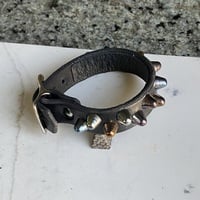 Staggered 1-row rainbow short british studs wristband - Thumbnail 6