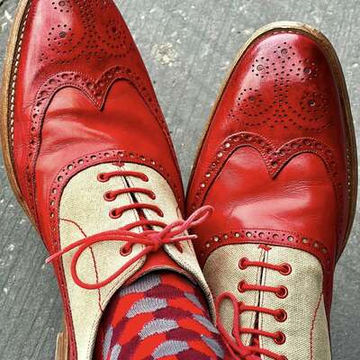 Men’s shiny red dress shoes patent leather oxfords for wedding or business