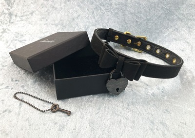 Leather Choker w/ Lock and Key in Box