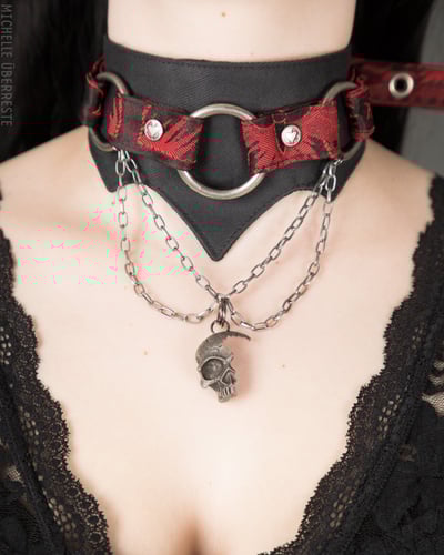 Ooak bloodlines choker - “head trauma”