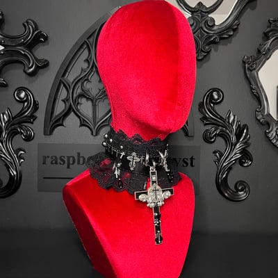 Cathedral angel neckpiece [black]