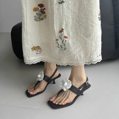  black handmade flower flip-toe stiletto leather sandals
