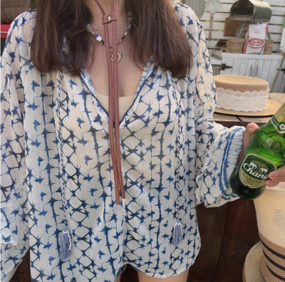 Fashionable and casual gold line printed long-sleeved blouse