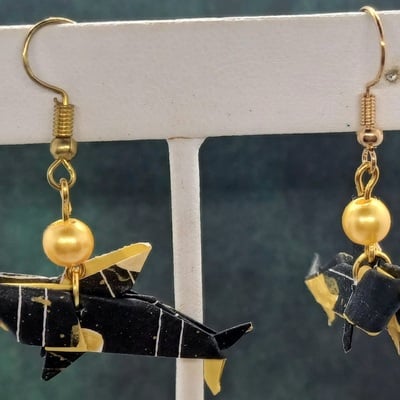 Origami shark earrings: black