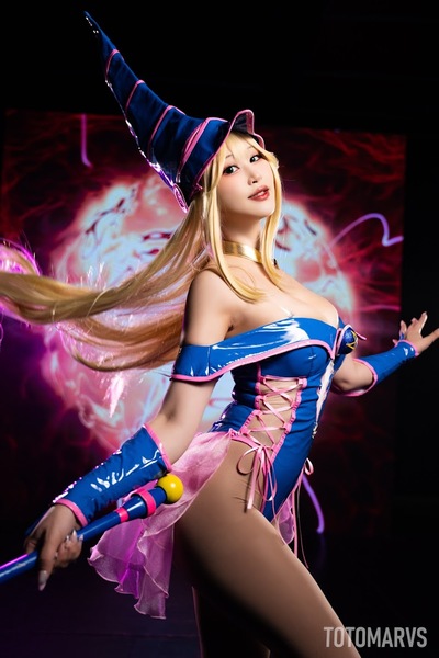 Dark Magician Girl Yu Gi Oh