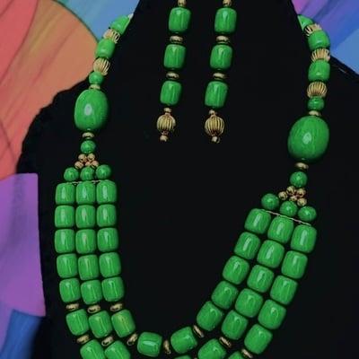 Emerald oasis necklace & earrings set 