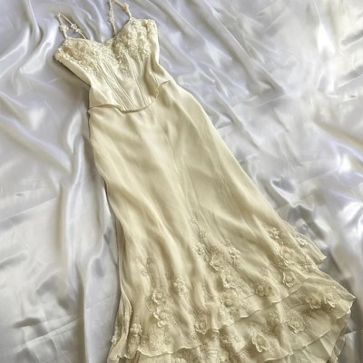 Elegant ivory luxury gorgeous exquisite flowers chiffon evening dress