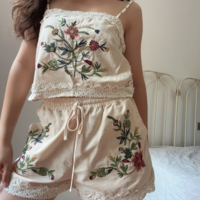 Fashionable embroidered top and casual shorts - Thumbnail 4