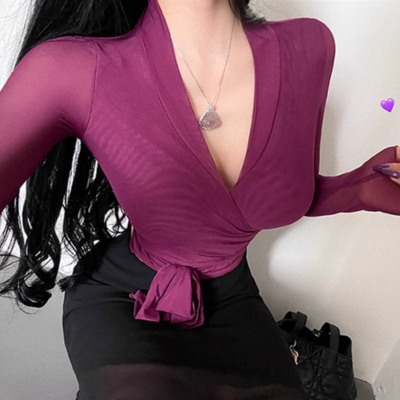 Solid color lace-up bottoming shirt