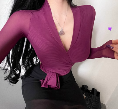 Solid color lace-up bottoming shirt