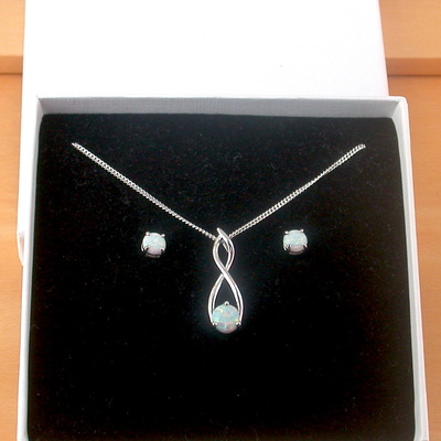 Boxed gift set/925 white opal pendant & 18" silver chain/white opal necklace/opal jewellery/opal jewelry/opal jewelery/october birthstone/uk