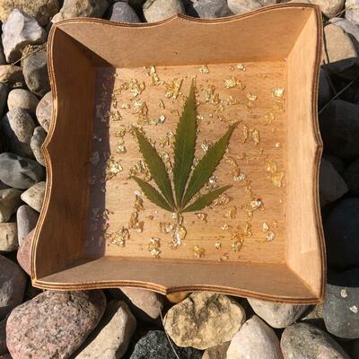 Hemp leaf tray