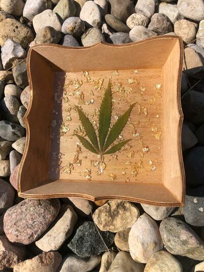 hemp leaf tray