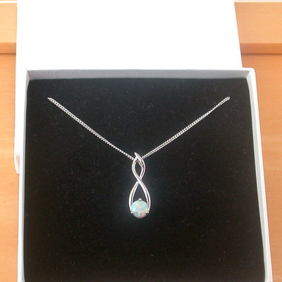 Boxed gift/white opal pendant & 18" silver chain/white opal necklace/opal jewellery/opal jewelry/opal jewelery/october birthstone/uk - Thumbnail 2