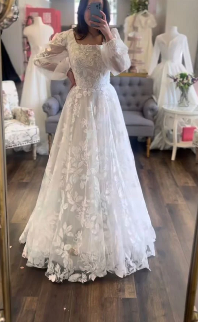 Modest Classic A-Line Long Sleeve Lace Applique Wedding Dress