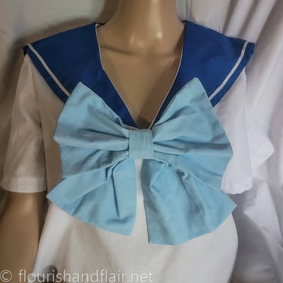 Deluxe uniform bow