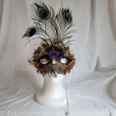 Feathered half mask with chain