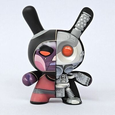 Arttoy by dirtyrobot & kidrobot "destroy edition"  (void 5" mecha half-ray dunny)