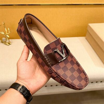 Men's leather shoes with L letter embossed leather