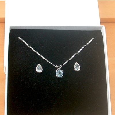 Boxed gift set/blue topaz solitaire pendant & 18" silver chain/blue topaz necklace/topaz jewellery/topaz earrings/november birthstone/uk - Thumbnail 2