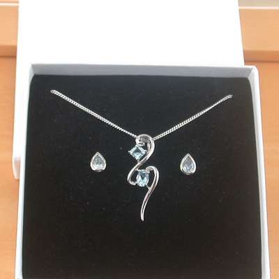 Boxed gift set/sterling silver blue topaz pendant & 18" silver chain/sterling silver topaz necklace/topaz jewellery/topaz earrings/uk