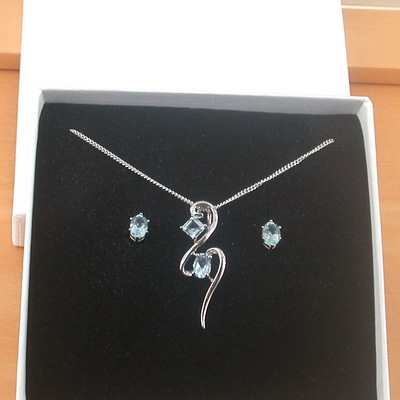 Boxed gift set/sterling silver blue topaz pendant & 18" silver chain/sterling silver topaz necklace/topaz jewellery/topaz earrings/uk - Thumbnail 3