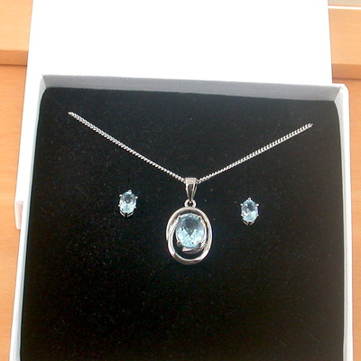 Copy of boxed gift set/sterling silver blue topaz pendant & 18" silver chain/sterling silver topaz necklace/topaz jewellery/topaz jewelry/uk
