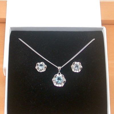 Boxed gift set/sterling silver blue topaz flower pendant & chain/topaz necklace/topaz necklace/topaz jewellery/topaz earrings/uk