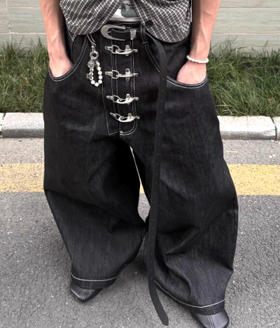 BUCKLE CURVED BAGGY JEANS 