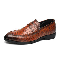 Hairstylist's crocodile pattern slip-on shoes 2 colors - Thumbnail 4