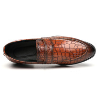 Hairstylist's crocodile pattern slip-on shoes 2 colors - Thumbnail 5