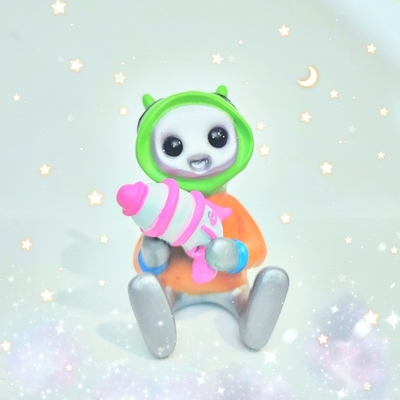 Alien invader robot resin art toy figure