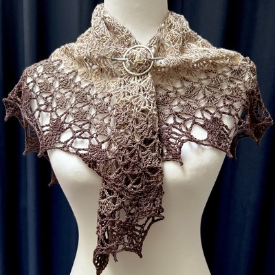 Ghost ranch shawlette #4, speckled hen