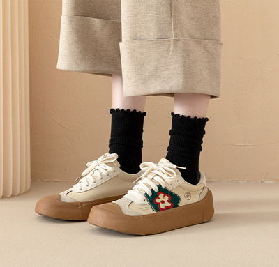 Retro Floral Embroidered Casaul Shoes