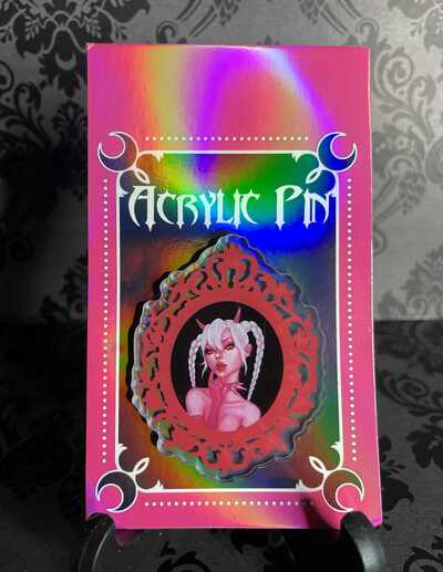 'Pinkie' 2.5" acrylic pin