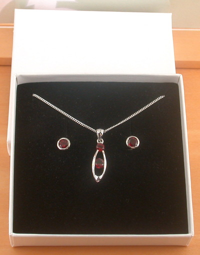 BOXED GIFT SET/Garnet Pendant & 18" Silver Chain/Garnet Necklace/Red Garnet Jewellery/Garnet Jewelry/Garnet Jewelery/Garnet Earrings/UK