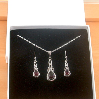 Boxed gift set/garnet pendant & 18" silver chain/garnet necklace/red garnet jewellery/garnet jewelry/garnet jewelery/garnet earrings/uk