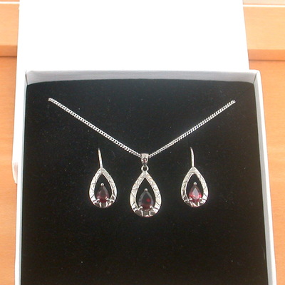 Boxed gift set/sterling silver garnet teardrop pendant & chain/garnet necklace/garnet jewellery/garnet jewelry/garnet earrings/uk