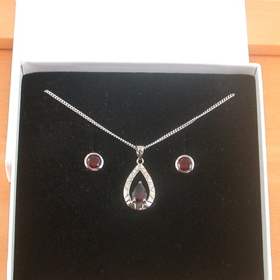 Boxed gift set/sterling silver garnet teardrop pendant & chain/garnet necklace/garnet jewellery/garnet jewelry/garnet earrings/uk