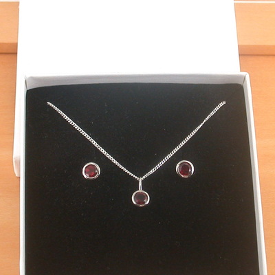 Boxed gift set/sterling silver garnet circle pendant & chain/garnet necklace/garnet jewellery/garnet jewelry/garnet earrings/uk
