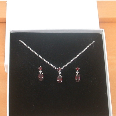 Boxed gift set/sterling silver garnet & cz pendant & chain/garnet necklace/garnet jewellery/garnet jewelry/garnet earrings/uk