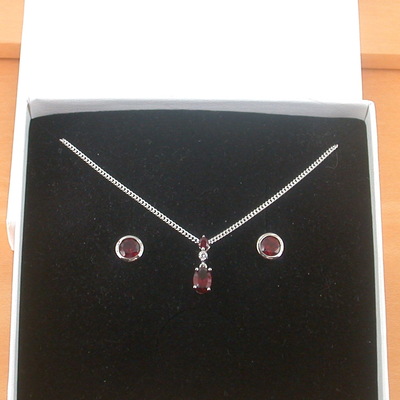Boxed gift set/sterling silver garnet & cz pendant & chain/garnet necklace/garnet jewellery/garnet jewelry/garnet earrings/uk
