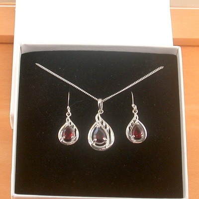 Boxed gift set/sterling silver garnet pendant & chain/garnet necklace/garnet jewellery/garnet jewelry/garnet earrings/january birthstone/uk
