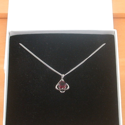 Boxed gift/garnet pendant & 18" silver chain/garnet necklace/red garnet jewellery/garnet jewelry/garnet jewelery/january birthstone/uk